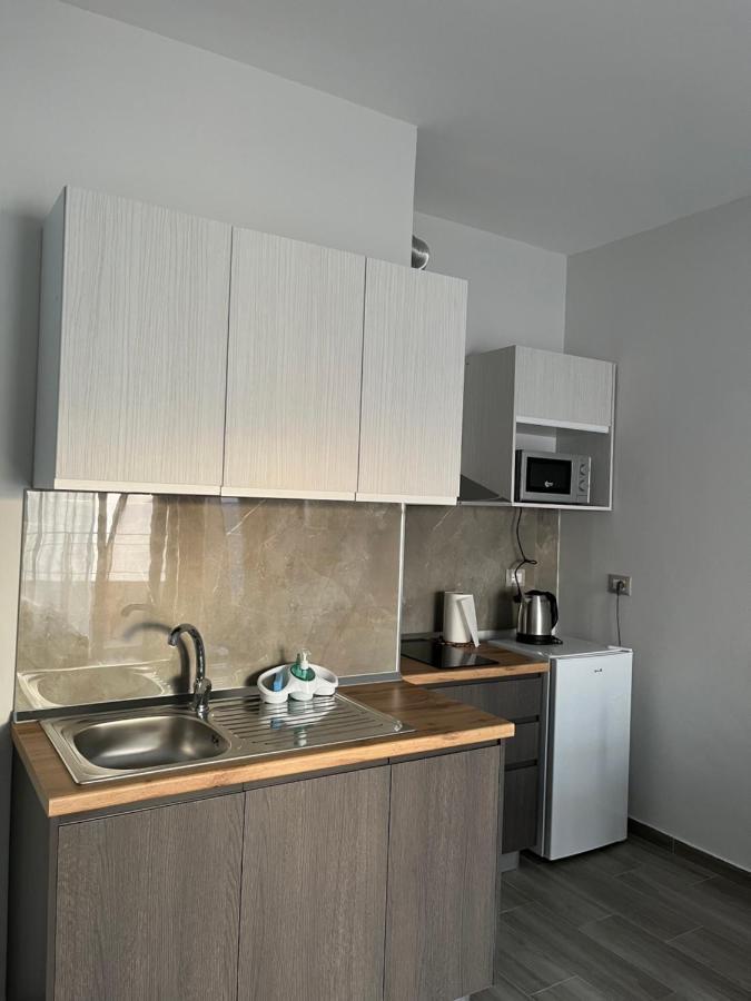 Lotus Apartments فلورا المظهر الخارجي الصورة